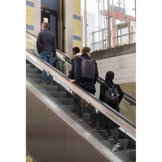 Plecak chroniący przed kieszonkowcami Swiss Peak AWARE™ RPET